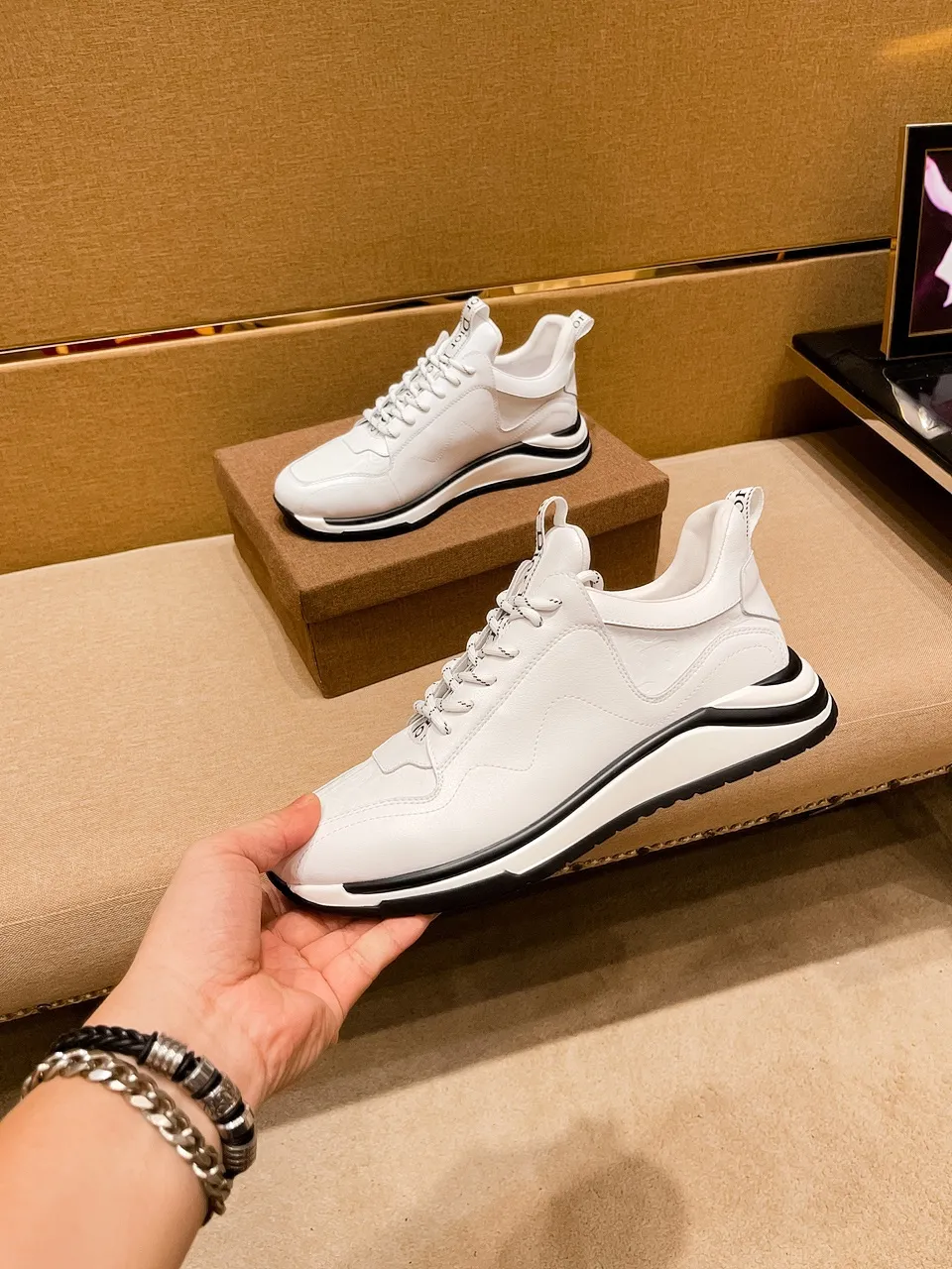 Men's shoes💰 420💰🔥[Dior]🔥High-end brand of men's shoes official website 1:1 latest masterpiece: the upper is made of Italian imported first-layer cowhide with a comfortable and breathable lining➕original non-slip and wear-resistant outsole🔥, making walking more convenient and comfortable! An exclusive new model, a stunning work, a beautiful 1:1 replica [color] compared to the official quality! Create a fashionable personality to set off your uniqueness! A must-have for trendy men! Classic🔥Size: Male 38-44 2⃣️colors available🔥